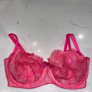 Victoria’s Secret 34DD unlined demi bra for sale. never worn 🩷